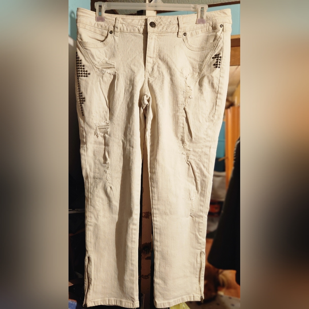 a.n.a Cream Distressed Jeans Modern Fit size 16